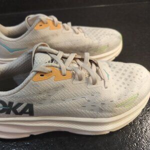 HOKA Women's Clifton 9 Running Shoes Vanilla US 7.5B